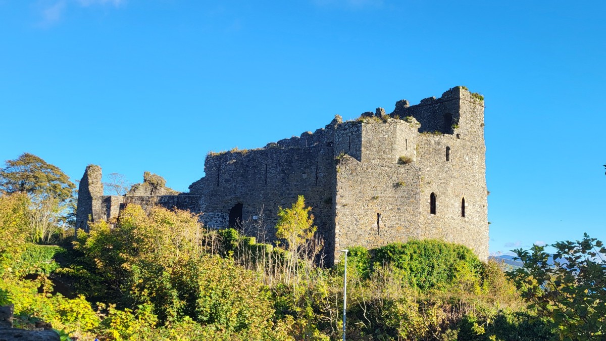 T&aacute;in Trail
